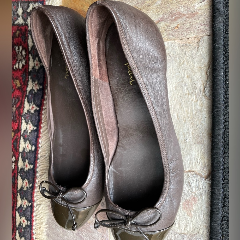 COLE HAAN DARK BROWN HEELS  9.5 M - Picture 8 of 9